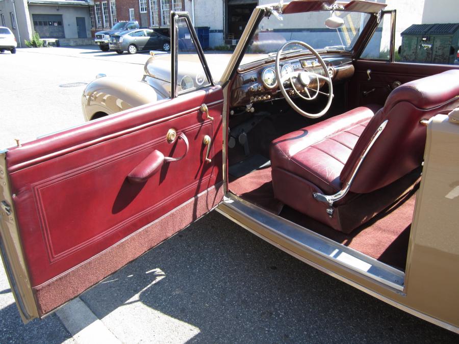  Lincoln Zephyr Continental Cabriolet 1941 года  (фото 2 из 14)